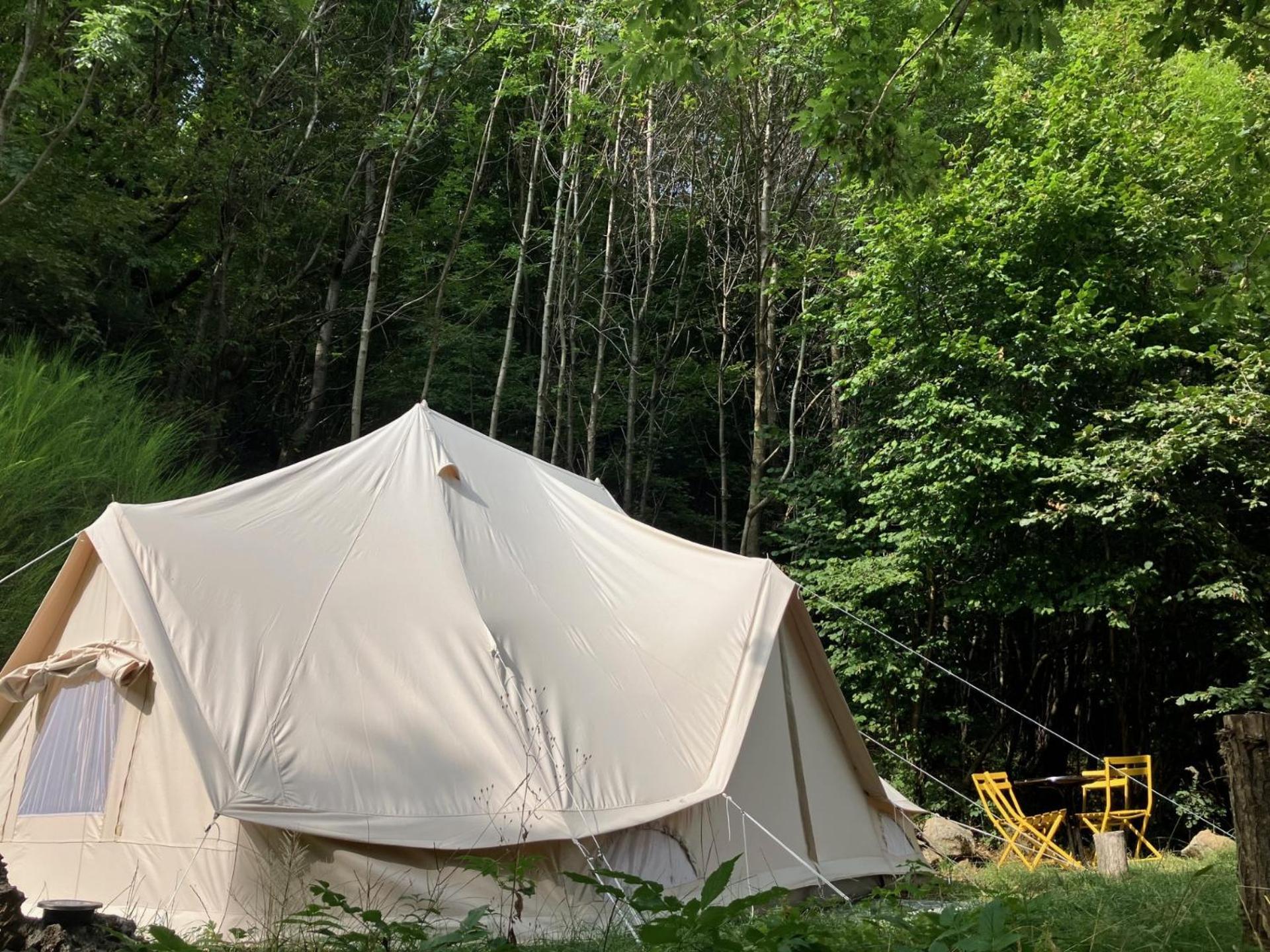 Grande Tente Tipi En Pleine Foret Burzet Extérieur photo