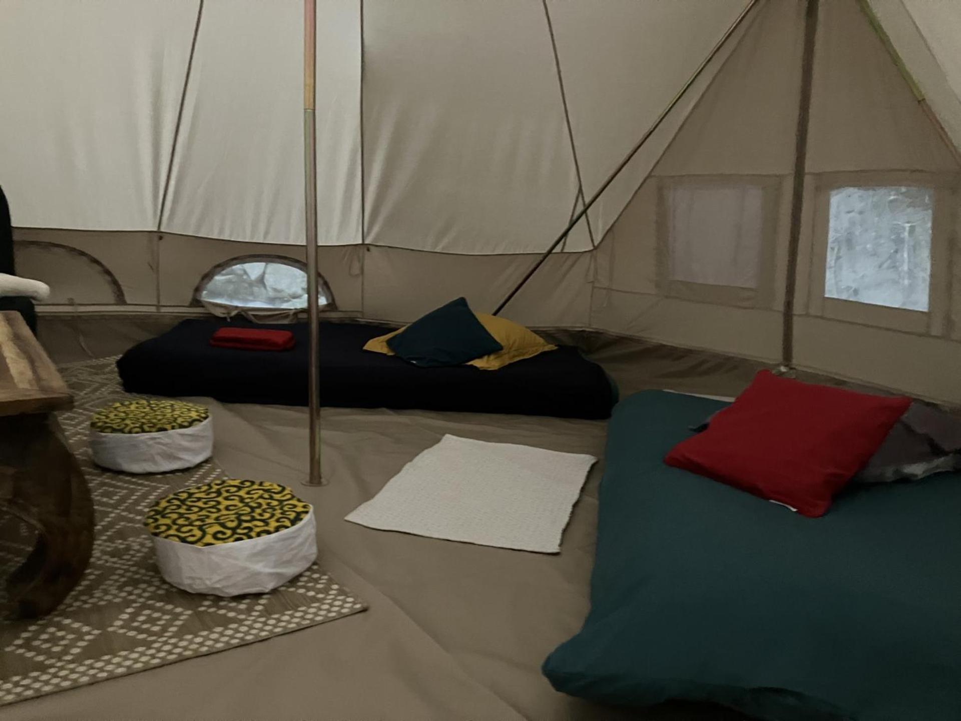 Grande Tente Tipi En Pleine Foret Burzet Extérieur photo