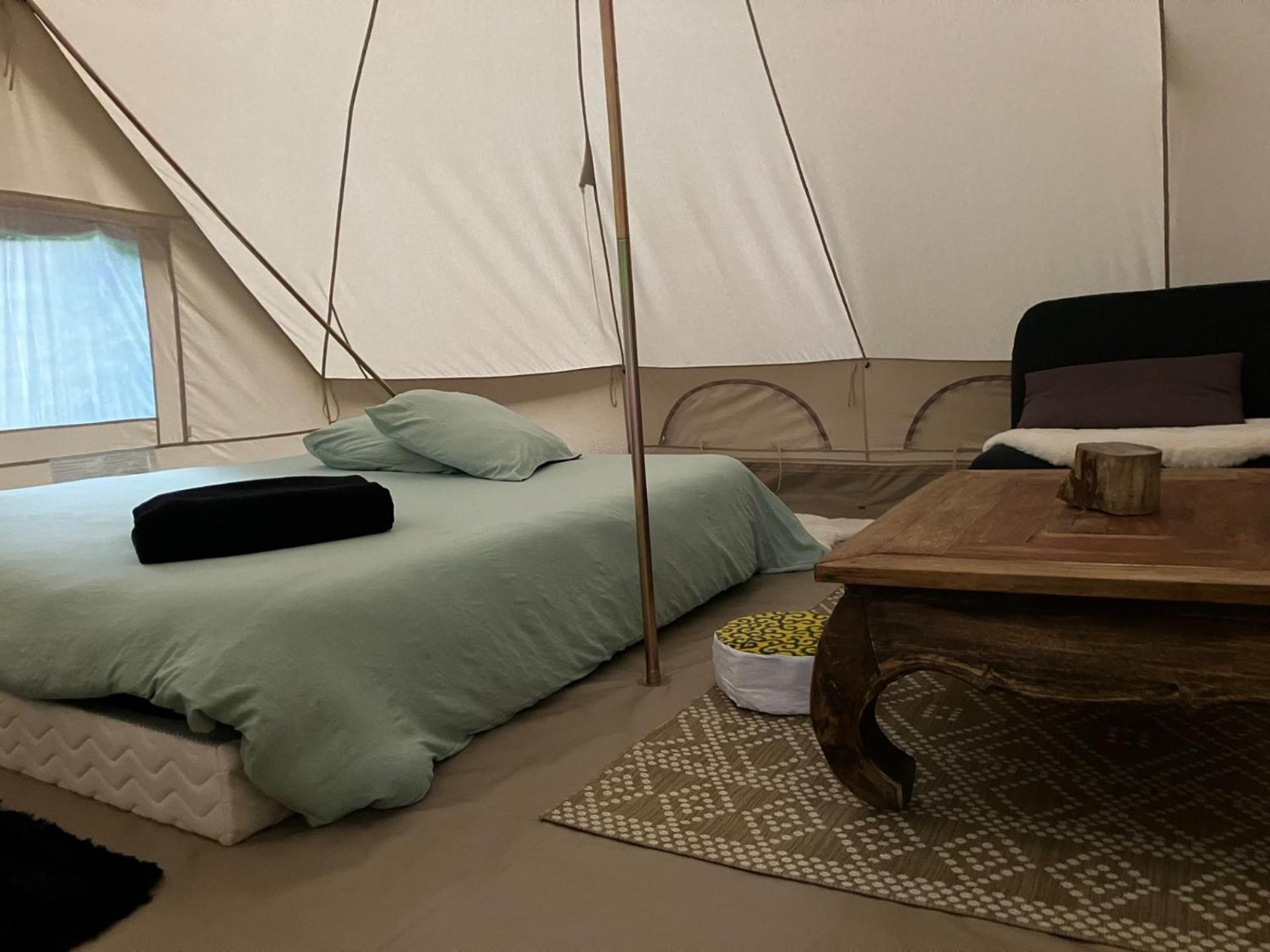 Grande Tente Tipi En Pleine Foret Burzet Extérieur photo